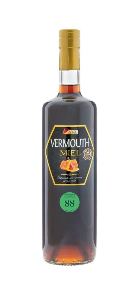 Botella de Vermut Miel Apigu con cápsula dorada y etiqueta hexagonal negra; elaborado con miel propia