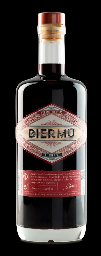 Botella de Biermú Rojo, etiqueta diamante roja con leyenda Vermouth Rojo y El Bierzo