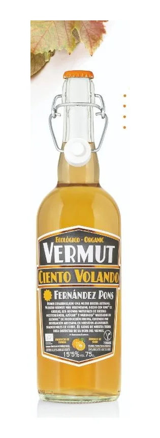 Botella de Vermut Ciento Volando Naranja ecológico de Fernández Pons, cristal transparente con líquido anaranjado, tapón mecánico e ilustración de naranja en la etiqueta