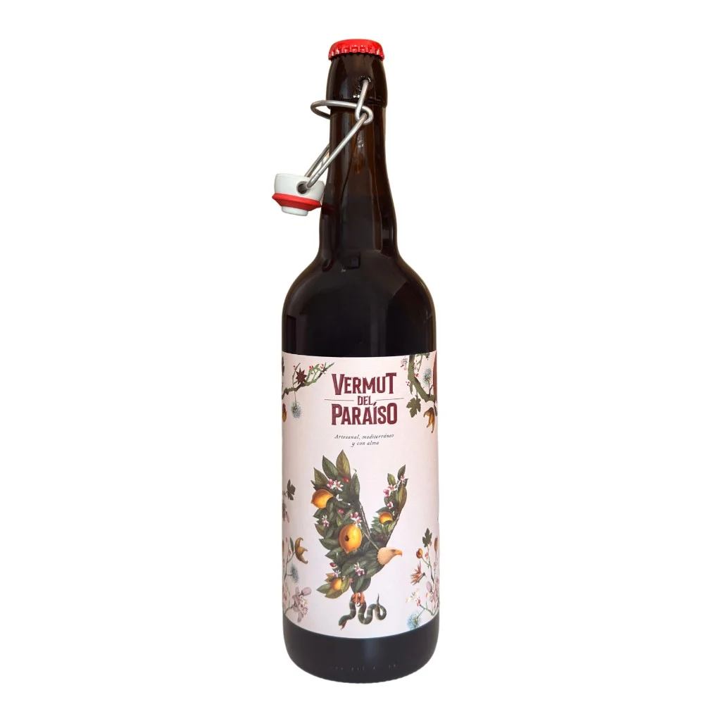 Botella de Vermut del Paraíso, etiqueta rosa con leyenda Artesanal, mediterráneo y con alma