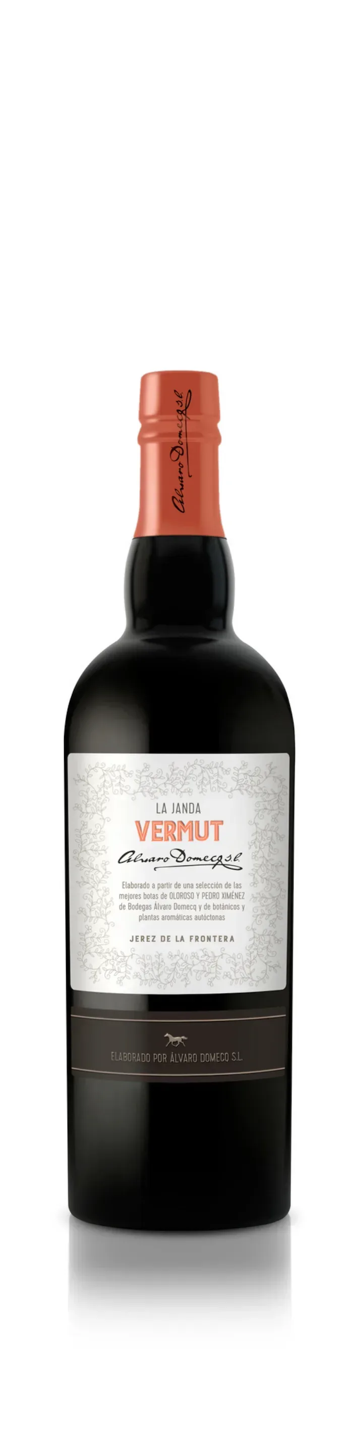 Botella de Vermut La Janda 75 cl de Álvaro Domecq, cápsula terracota y etiqueta blanca con VERMUT en rojo sobre Jerez de la Frontera